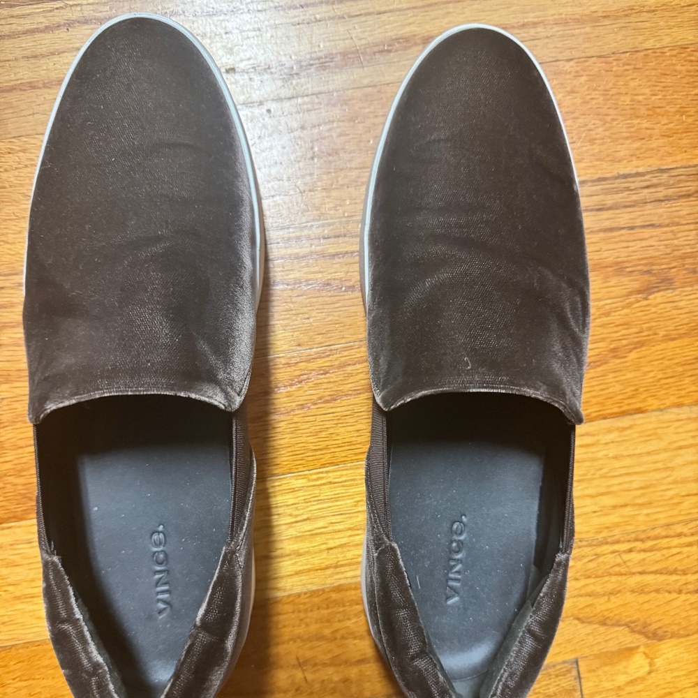 Vince Blair Velvet Slip On Sneaker Sz 9